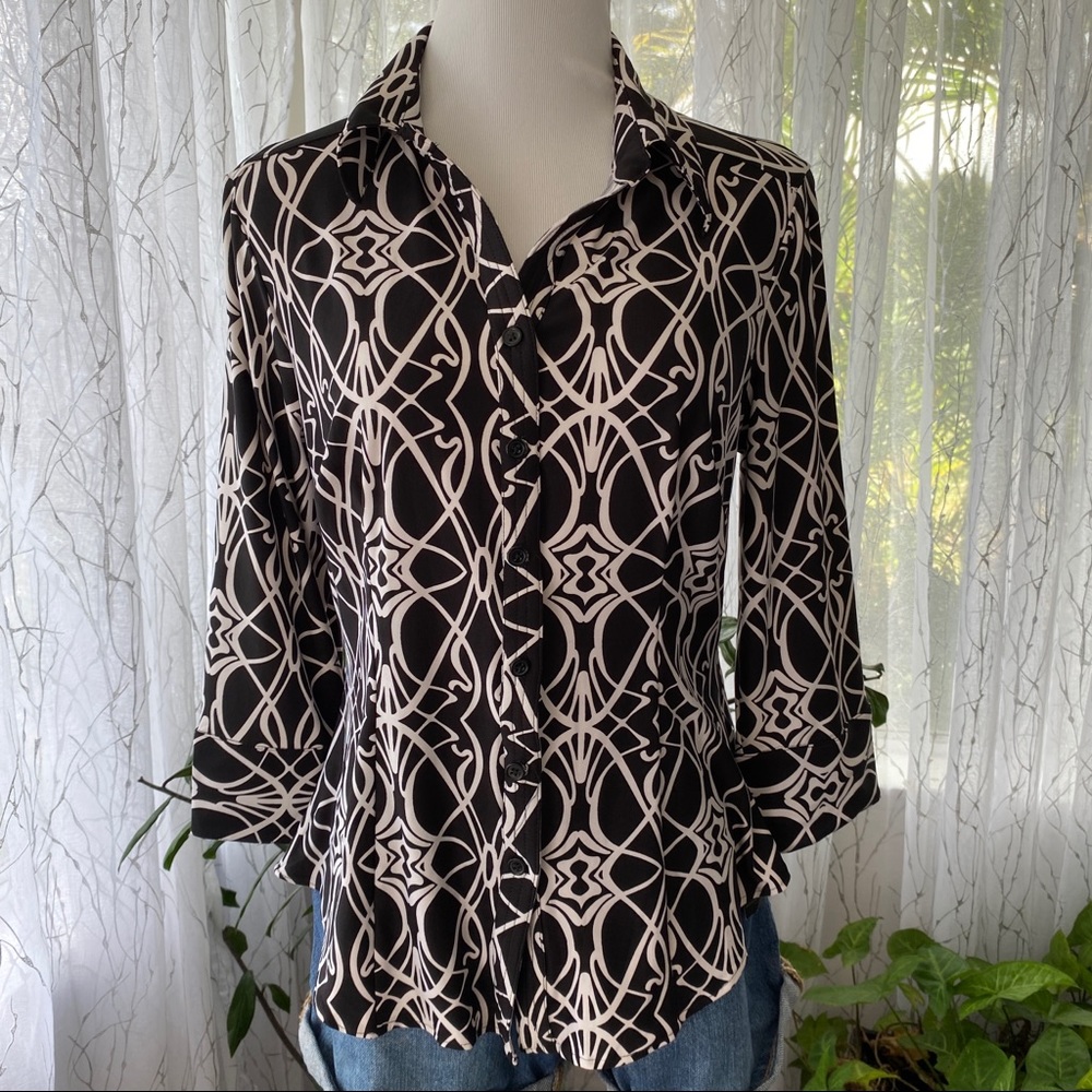 ESSENTIALS BY MILANO - Black and White Longsleeve Blouse